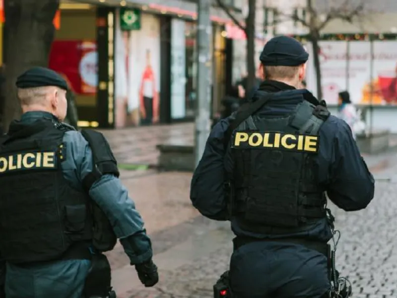 هاتف طوارئ ضمن دليل أرقام الشرطة والإسعاف والإطفاء والطوارئ في التشيك