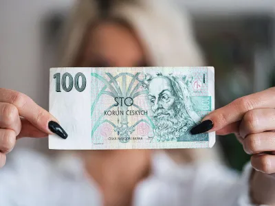 أوراق نقدية من الكرونة التشيكية ضمن دليل العملة والدفع في التشيك