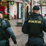 دليلك الكامل لأرقام الطوارئ في جمهورية التشيك .. كيف تطلب المساعدة فوراً وأنت في الخارج؟ 🆘